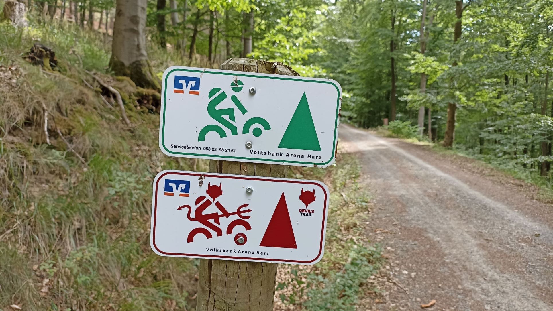 Hinweisschild Devils Trail